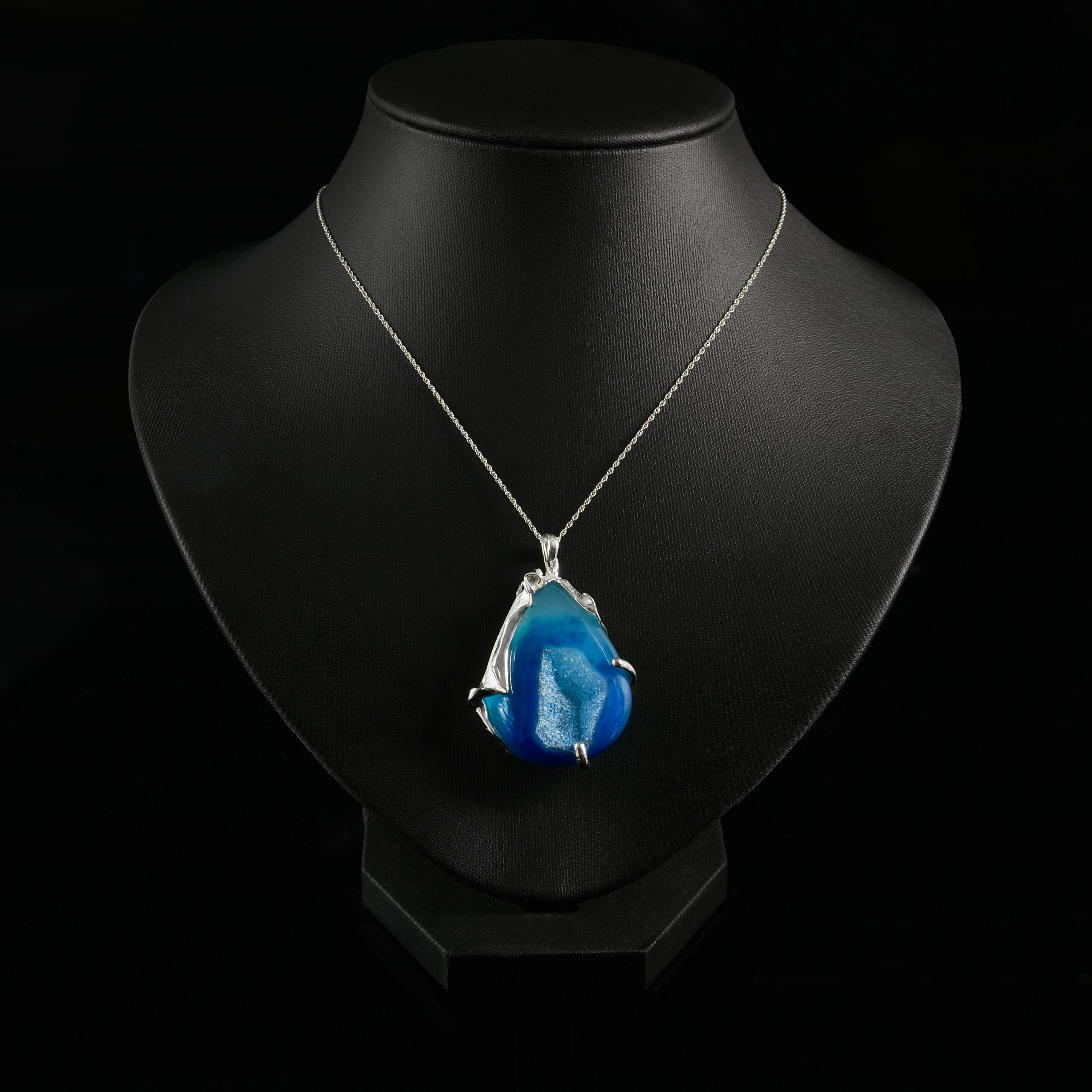 Le Grand Blue Necklace - Image 3